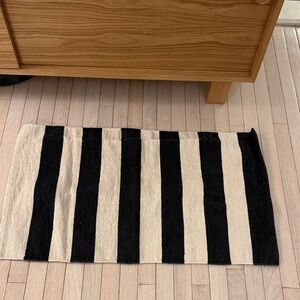West elm bold Black and White striped small cotton rug 36” x 21”